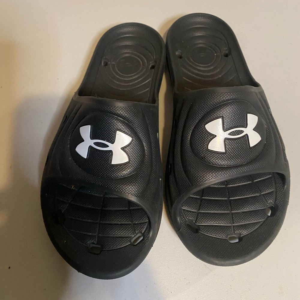 🍄Under Armour Kids Black Slide Sandals